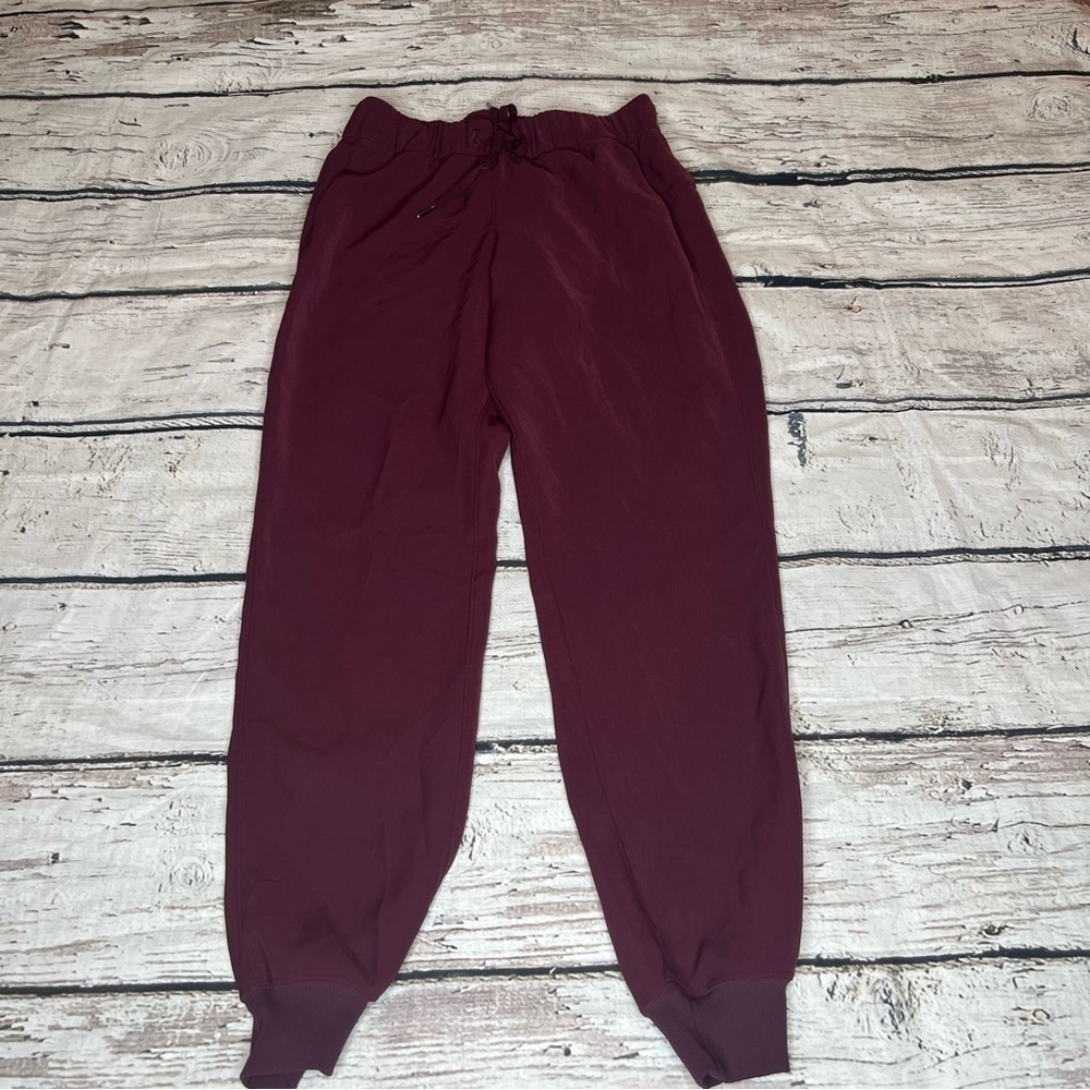 Lululemon On The Fly Mid-Rise Jogger Size 4 - Picture 8 of 10